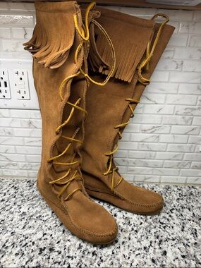 Minnetonka Moccasins Front Lace Knee High Boot Brown